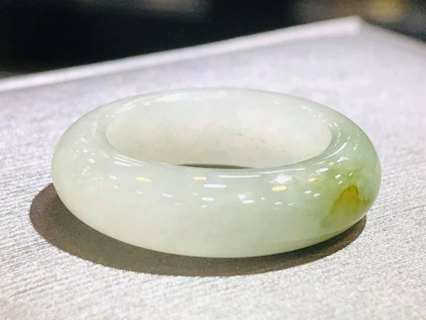 Nhẫn Ngọc Lục Linh Trung Bạch Ngọc