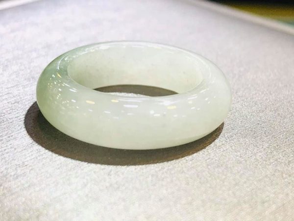 Nhẫn Ngọc Lục Linh Trung Bạch Ngọc