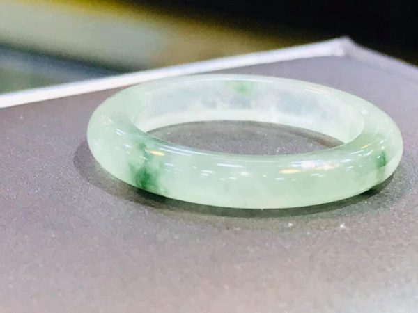 Cặp Nhẫn Ngọc Cẩm Thạch Myanmar Phát Sáng Tại Gmt Jade