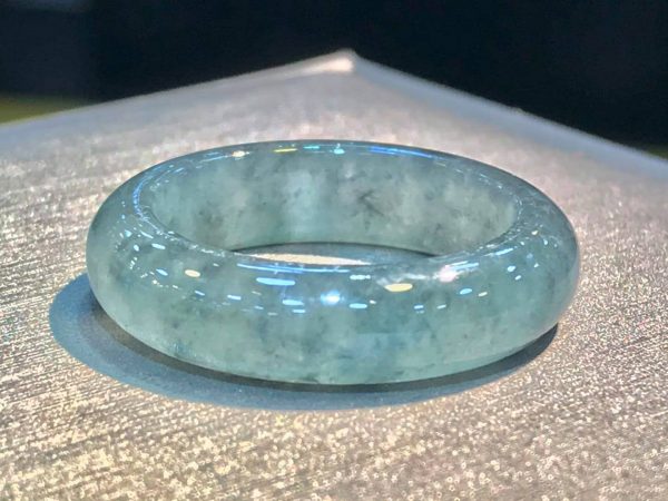 Vòng Ngọc Cẩm Thạch Myanmar Ngậm Nước Phát Sáng Tại Gmt Jade