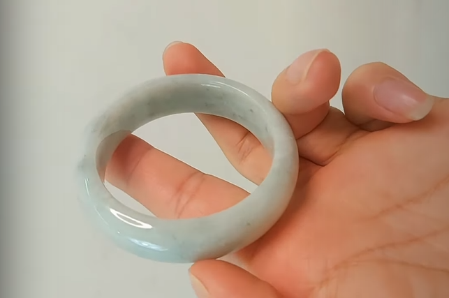 Vòng Ngọc Cẩm Thạch Xanh Cao Cấp Tại Cửa Hàng Uy Tín Gmt Jade
