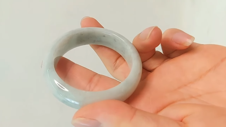 Vòng Ngọc Cẩm Thạch Xanh Cao Cấp Tại Cửa Hàng Uy Tín Gmt Jade