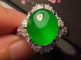 Hướng Dẫn Sưu Tầm Trang Sức Ngọc Jadeite Dành Cho Giới Thượng Lưu