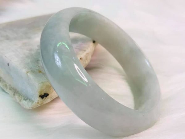 Vòng Đá Phong Thủy Cẩm Thạch Hợp Mệnh Thủy