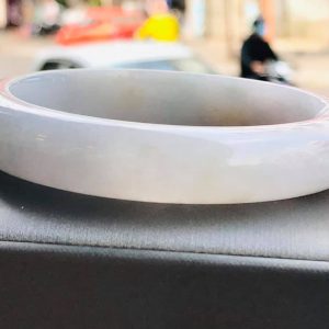 Vòng tay cẩm thạch trắng bản hẹ uy tín nhất quận 1